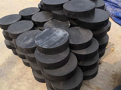 余江区板式橡胶支座由若干层橡胶片与薄钢板经加压硫化